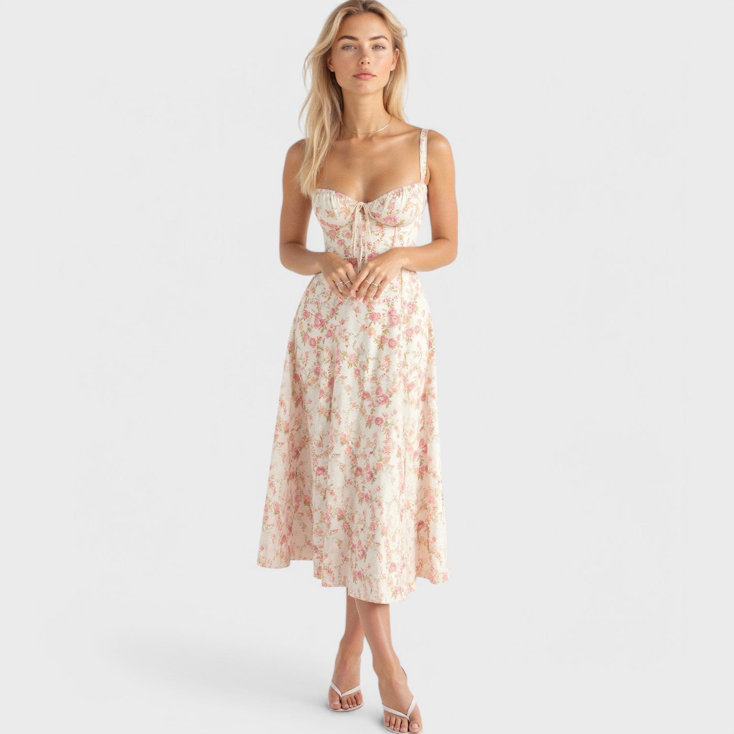 Chiara - Sexet kjole med blomstersnit