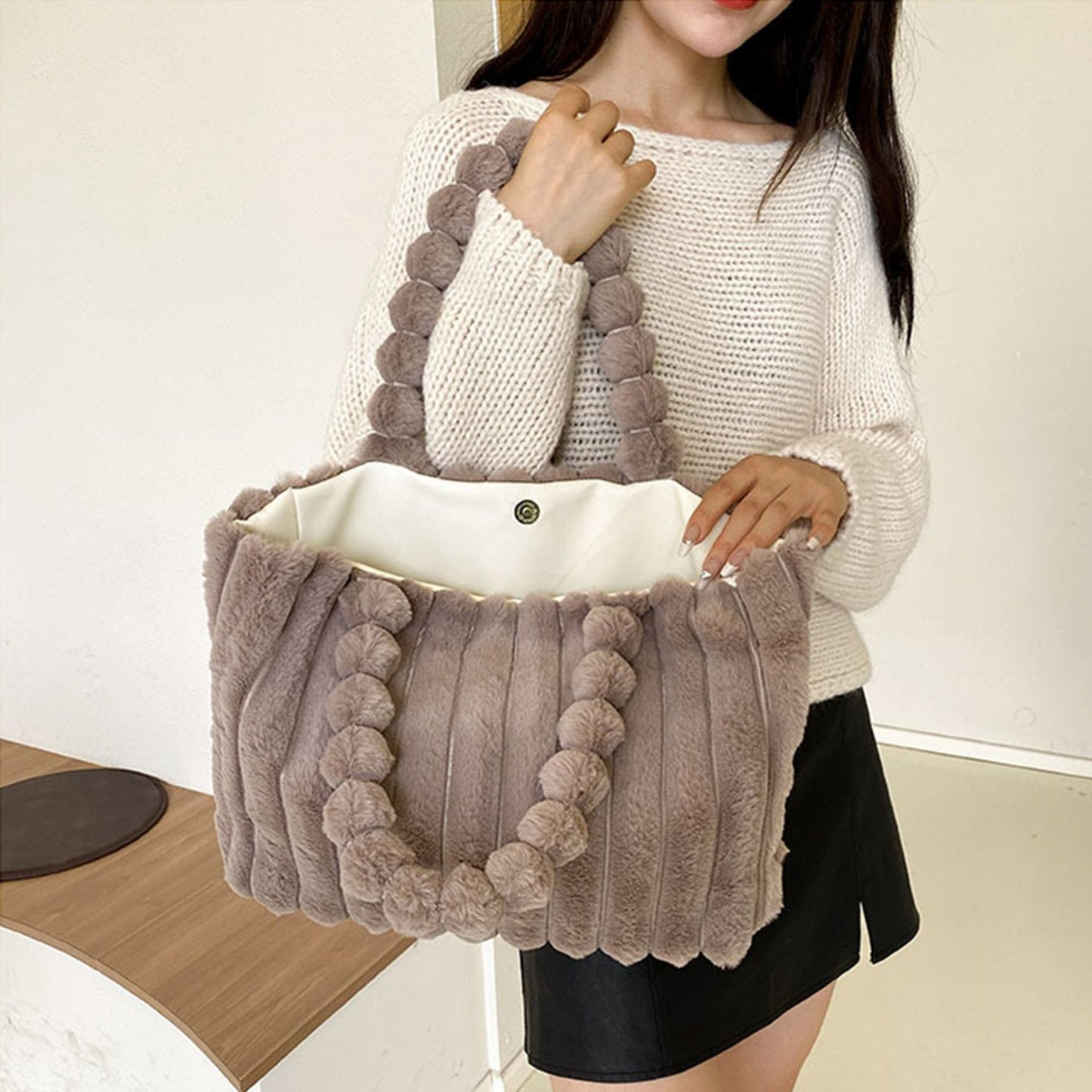 Plush Textured Faux Fur Handbag – Blød Vinter Tote